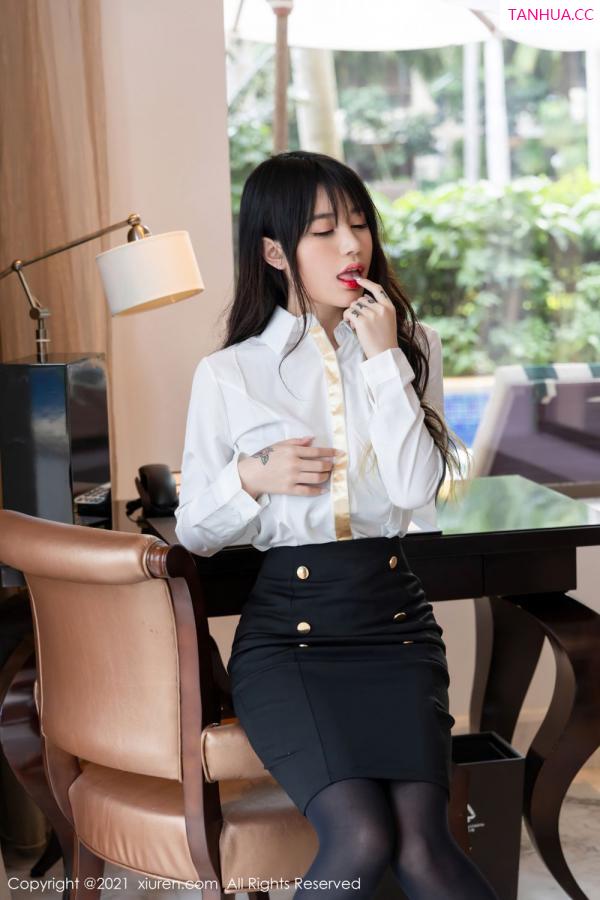 美七Mia  [XiuRen]高清写真图 2021.11.15 No.4213 美七 Mia第13张图片